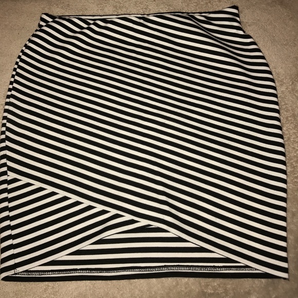 Zara Dresses & Skirts - Zara striped 🙊MiNi skirt 🐰